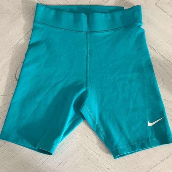 Nike Sportswear Classic Women’s High Waisted 8” Biker Shorts, Size Medium. New! - Picture 10 of 11